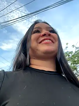 Snapshot of Pretty_Isadora chatting on 10.17.25 Pretty Isadora online show from 10.17.25