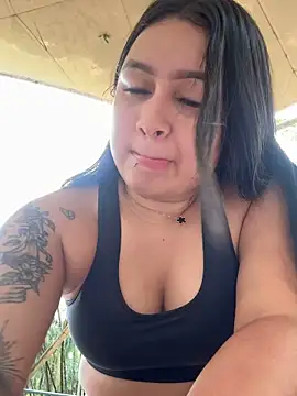 Snapshot of Pretty_Isadora chatting on 10.29.25 Pretty Isadora online show from 10.29.25