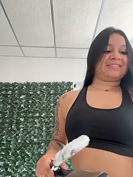 Snapshot of Pretty_Isadora chatting on 10.30.25 Pretty Isadora online show from 10.30.25