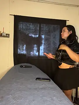 Snapshot of Pretty_Isadora chatting on 11.08.25 Pretty Isadora online show from 11.08.25