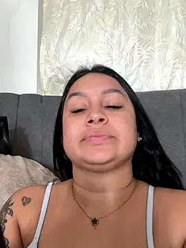 Snapshot of Pretty_Isadora chatting on 11.10.25 Pretty Isadora online show from 11.10.25