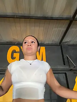 Snapshot of Pretty_Isadora chatting on 11.14.25 Pretty Isadora online show from 11.14.25