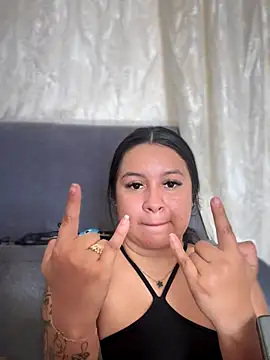 Snapshot of Pretty_Isadora chatting on 11.21.25 Pretty Isadora online show from 11.21.25