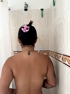 Snapshot of Pretty_Isadora chatting on 11.25.25 Pretty Isadora online show from 11.25.25