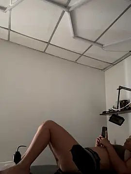 Snapshot of Pretty_Isadora chatting on 11.27.25 Pretty Isadora online show from 11.27.25