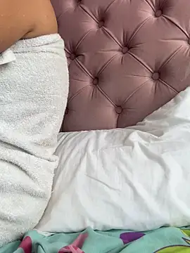 Snapshot of Pretty_Isadora chatting on 11.28.25 Pretty Isadora online show from 11.28.25