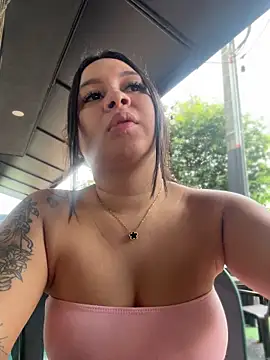 Snapshot of Pretty_Isadora chatting on 11.30.25 Pretty Isadora online show from 11.30.25