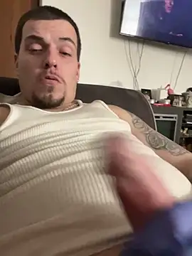 Snapshot of joeycbigcock chatting on 02.24.25 joeycbigcock online show from 02.24.25