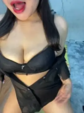 Snapshot of --Lyly-- chatting on 12.20.25 --Lyly-- online show from 12.20.25