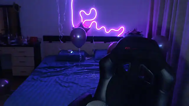 Snapshot of helengilmor chatting on 09.09.25 helengilmor online show from 09.09.25