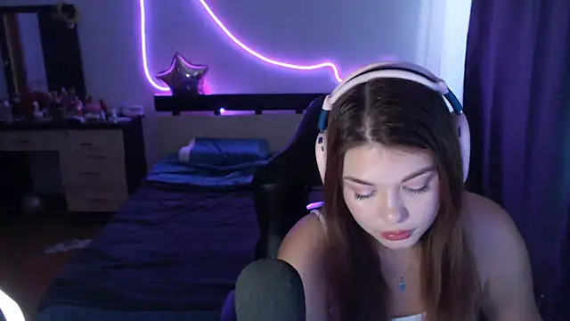 helengilmor online show from 09.30.25