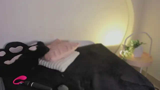 katiepeach  online show from 06.10.26