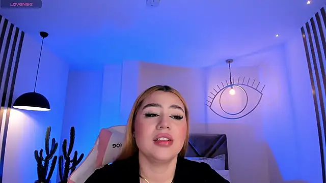 SamanthaKlein  online show from 12.05.25