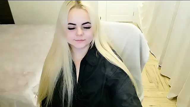 Snapshot of lovely-eyes chatting on 02.01.25 lovely-eyes online show from 02.01.25