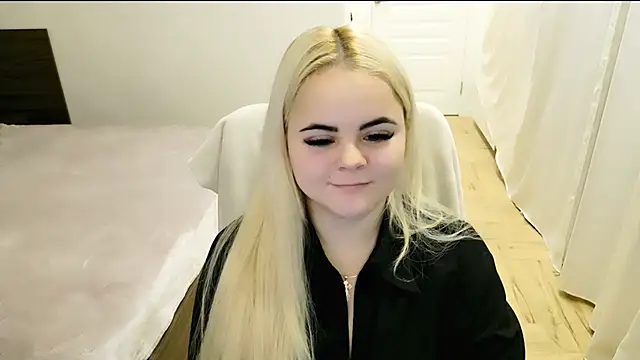 Snapshot of lovely-eyes chatting on 02.01.25 lovely-eyes online show from 02.01.25