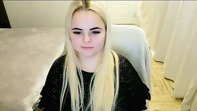Snapshot of lovely-eyes chatting on 02.15.25 lovely-eyes online show from 02.15.25
