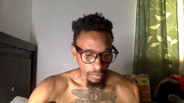 Snapshot of KingDerRico chatting on 09.27.25 KingDerRico online show from 09.27.25