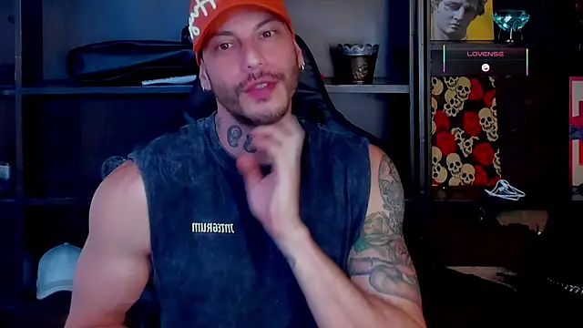 Snapshot of RickG_Oficial chatting on 12.20.25 RickG Oficial online show from 12.20.25