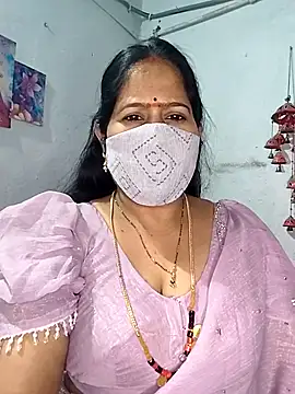 Snapshot of Rani_Darling_99 chatting on 10.22.25 Rani Darling 99 online show from 10.22.25