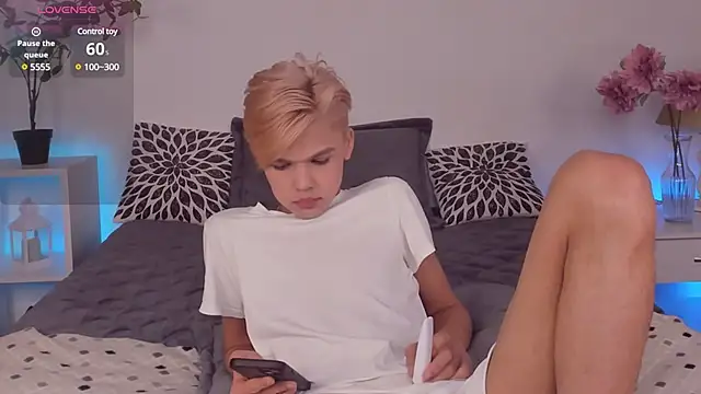 Felix Rey online show from 02.04.25