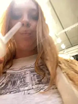 Snapshot of Sweet___Emily chatting on 12.10.24 Sweet   Emily online show from 12.10.24