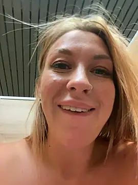 Snapshot of Sweet___Emily chatting on 12.10.24 Sweet   Emily online show from 12.10.24