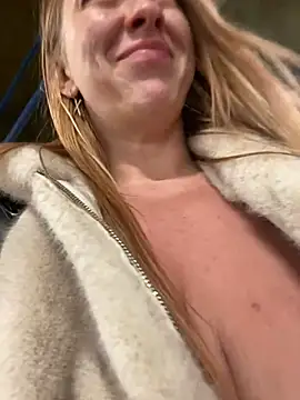 Snapshot of Sweet___Emily chatting on 12.18.24 Sweet   Emily online show from 12.18.24