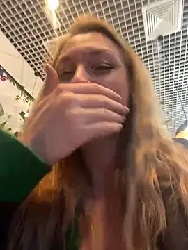 Snapshot of Sweet___Emily chatting on 12.20.24 Sweet   Emily online show from 12.20.24