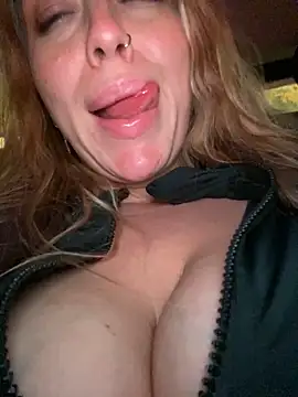 Snapshot of Sweet___Emily chatting on 01.05.25 Sweet   Emily online show from 01.05.25