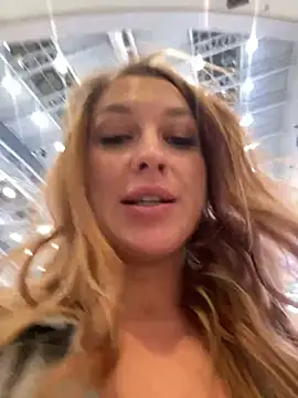 Snapshot of Sweet___Emily chatting on 01.19.25 Sweet   Emily online show from 01.19.25