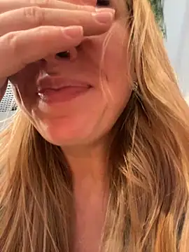 Snapshot of Sweet___Emily chatting on 01.19.25 Sweet   Emily online show from 01.19.25