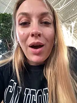 Snapshot of Sweet___Emily chatting on 09.09.25 Sweet   Emily online show from 09.09.25