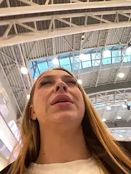 Snapshot of Sweet___Emily chatting on 12.22.25 Sweet Emily online show from 12.22.25