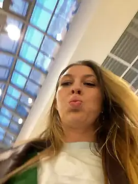 Snapshot of Sweet___Emily chatting on 01.14.26 Sweet Emily online show from 01.14.26