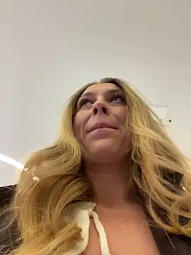 Snapshot of Sweet___Emily chatting on 02.15.26 Sweet Emily online show from 02.15.26