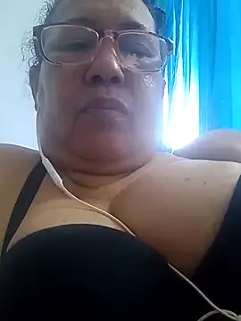 Snapshot of MilfPleasure chatting on 12.14.25 MilfPleasure online show from 12.14.25