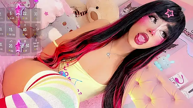 Snapshot of Cute_Roxxy chatting on 05.10.26 Cute Roxxy online show from 05.10.26