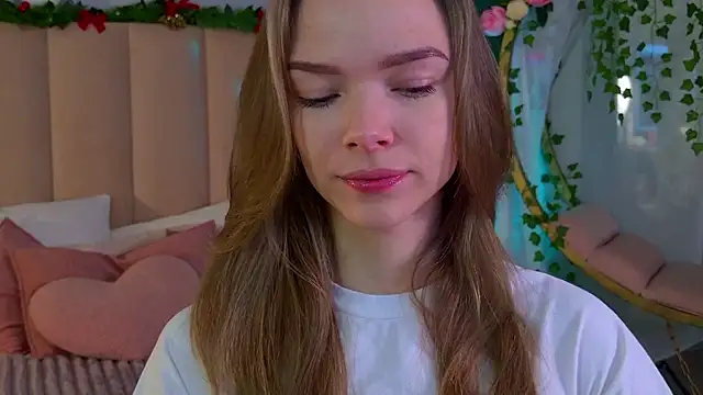 Eva Natsumi online show from 12.17.24