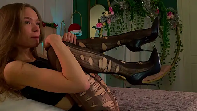 Eva Natsumi online show from 12.23.24