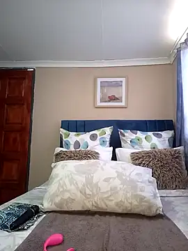 Queen-Chocolate online show from 01.31.25