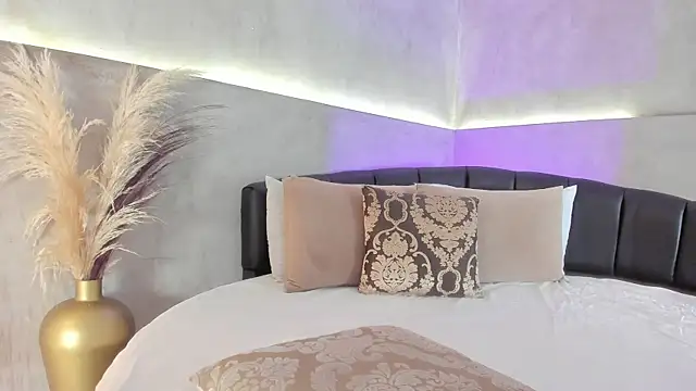 Snapshot of Nicol_Lopez_1 chatting on 11.15.25 Nicol Lopez 1 online show from 11.15.25