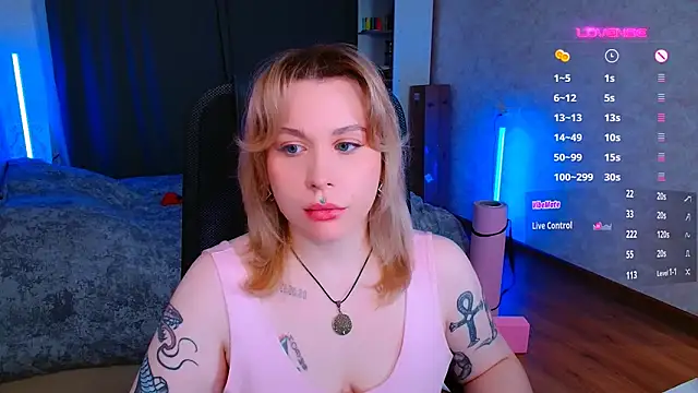 Snapshot of Blueberry-baby chatting on 12.02.24 Blueberry-baby online show from 12.02.24