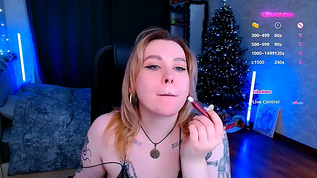 Snapshot of Blueberry-baby chatting on 12.22.24 Blueberry-baby online show from 12.22.24