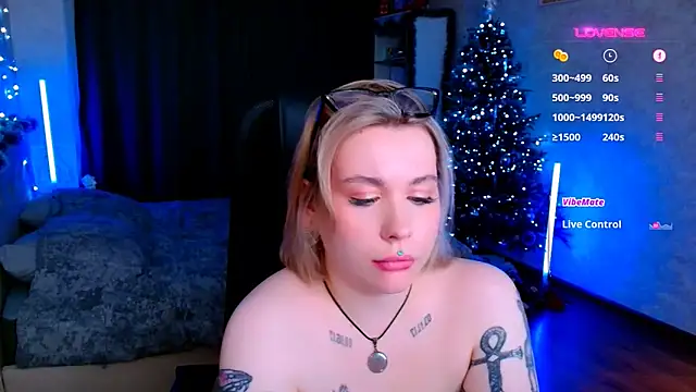 Snapshot of Blueberry-baby chatting on 01.12.25 Blueberry-baby online show from 01.12.25