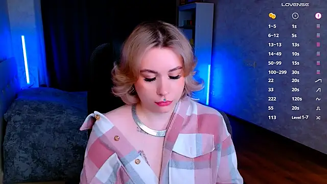 Snapshot of Blueberry-baby chatting on 02.02.25 Blueberry-baby online show from 02.02.25