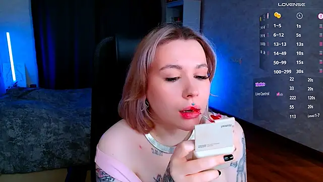 Snapshot of Blueberry-baby chatting on 02.18.25 Blueberry-baby online show from 02.18.25