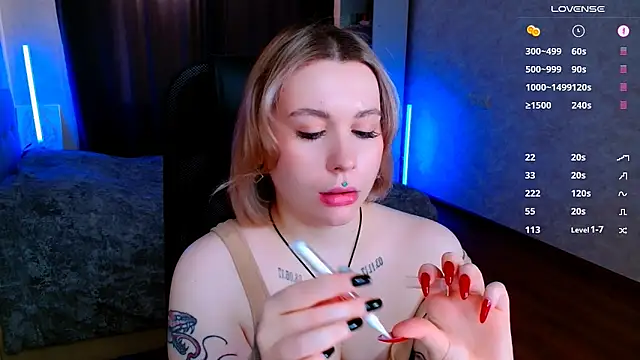 Snapshot of Blueberry-baby chatting on 02.22.25 Blueberry-baby online show from 02.22.25