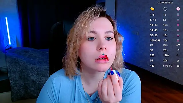 Snapshot of Blueberry-baby chatting on 03.06.25 Blueberry-baby online show from 03.06.25