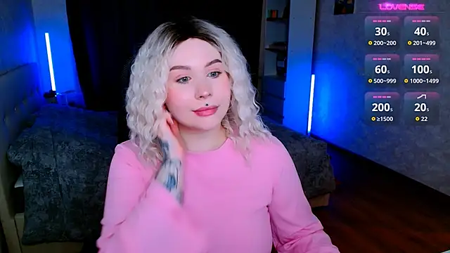 Snapshot of Blueberry-baby chatting on 11.26.25 Blueberry-baby online show from 11.26.25