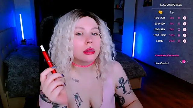 Snapshot of Blueberry-baby chatting on 12.13.25 Blueberry-baby online show from 12.13.25